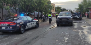 Sicarios ejecutan a dos hombres y dejan a otro herido en Villas del Sol en Playa del Carmen