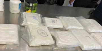 Aseguran a extranjera con droga en su equipaje en el Aeropuerto de Cancún