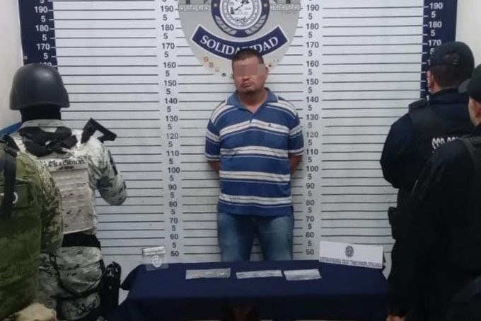 Detienen a un presunto narcomenudista tras operativos a bares de Playa del Carmen