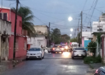 Ejecutan a un hombre en el interior de un vehículo en la SM 94 de Cancún