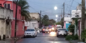 Ejecutan a un hombre en el interior de un vehículo en la SM 94 de Cancún