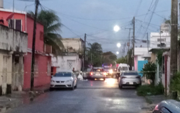 Ejecutan a un hombre en el interior de un vehículo en la SM 94 de Cancún