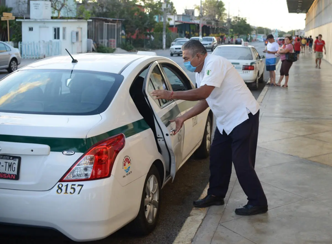 Taxistas de Cancún solicitarán un aumento del 35% a sus tarifas ante el Imoveqroo