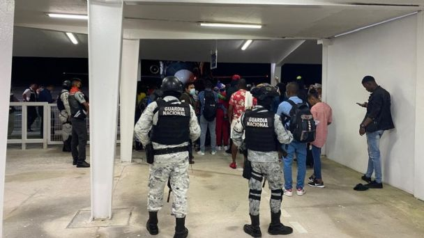 INM impide el ingreso a un vuelo con 145 personas en el Aeropuerto de Cozumel
