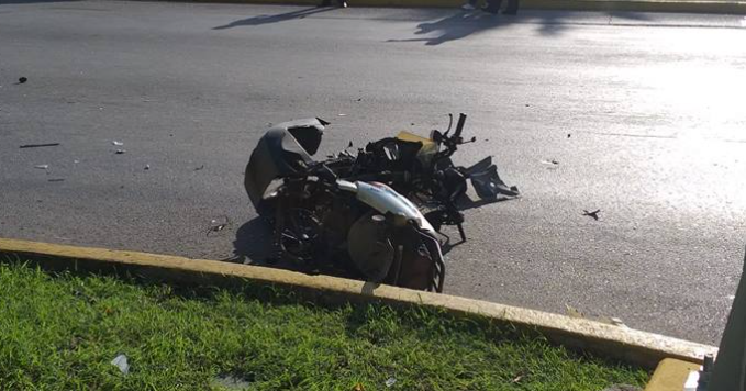 Motociclista muere tras ser arrollado por una camioneta en Cancún