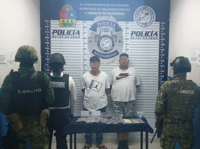 Detienen a dos presuntos extorsionadores con varias dosis de droga en Playa del Carmen