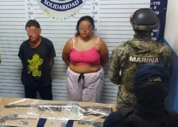 Detienen a pareja en posesión de armas y varias dosis de droga en Playa del Carmen