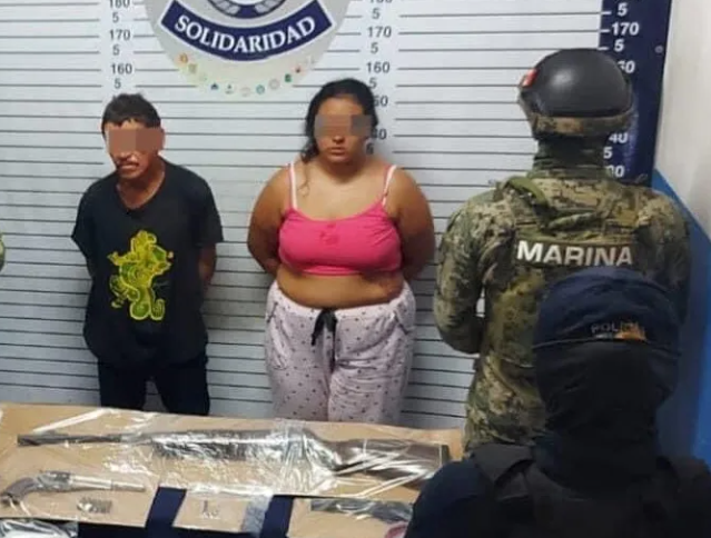 Detienen a pareja en posesión de armas y varias dosis de droga en Playa del Carmen