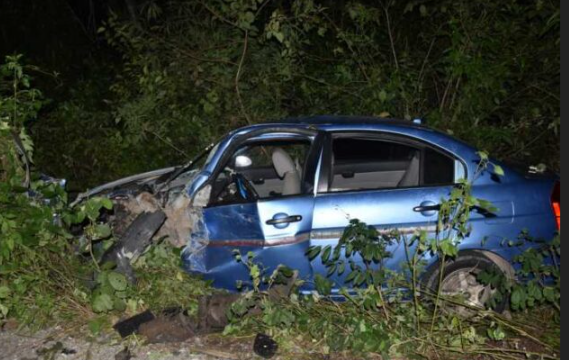 Fuerte choque de dos automóviles en la carretera José María Morelos-Naranja deja pérdidas materiales