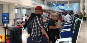 Aeropuerto de Cancún cancela vuelos a Florida por el huracán Ian