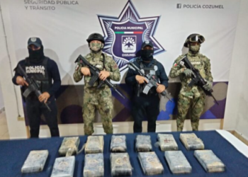 Aseguran 13 paquetes de droga en playa San Martin de Cozumel