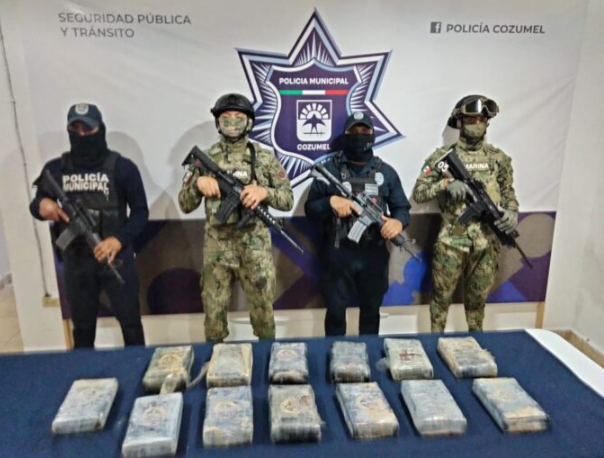 Aseguran 13 paquetes de droga en playa San Martin de Cozumel