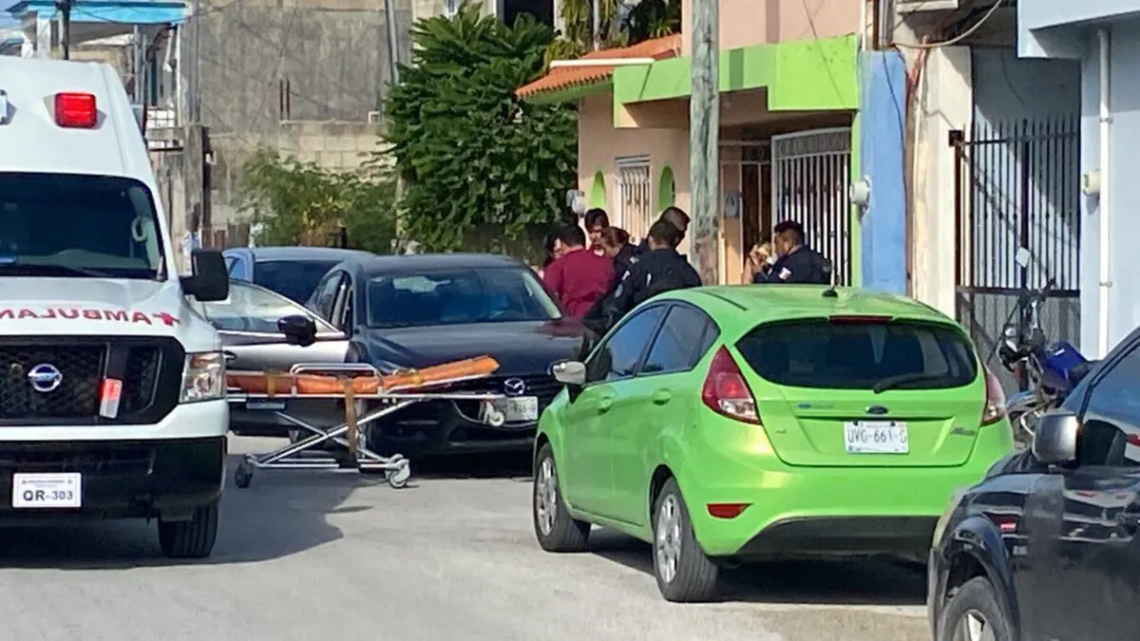 Sicarios ejecutan al líder de taxistas de Isla Mujeres en frente de su casa en Cancún
