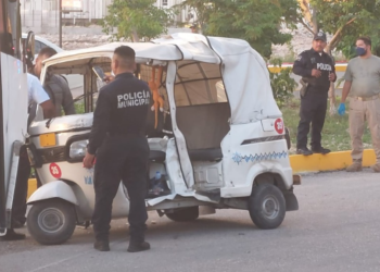 Fallece pasajera de mototaxi que chocó contra un autobús en Playa del Carmen
