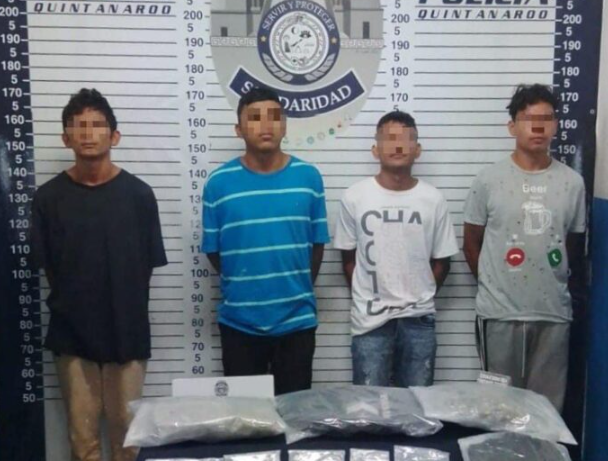 Aseguran a cuatro presuntos narcomenudistas en Villas del Sol de Playa del Carmen