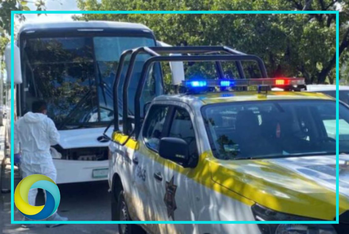 Autobús de turístico arrolla y mata a una mujer en la avenida Tulum en Cancún