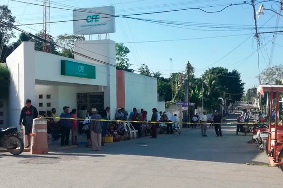 Ejidatarios de Kantunilkin toman las instalaciones de la CFE y cierran la carretera de acceso a Lázaro Cárdenas
