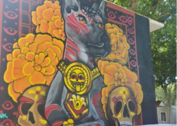 Pintan mural en homenaje del perro guardián “Chiquis” que cuida el Panteón Municipal de Playa del Carmen