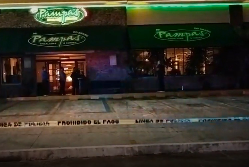 Ejecutan el empresario conocido como “El Cejas” en el restaurante Mr. Pampas en Cancún