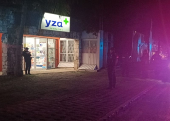 Sujeto armado asalta una farmacia Yza en el bulevar Playa del Carmen