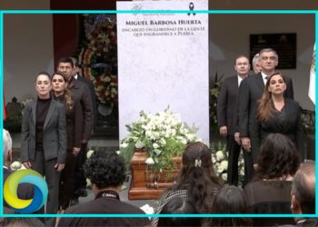 Mara Lezama realizó guardia de honor durante el funeral del Gobernador de Puebla Miguel Barbosa