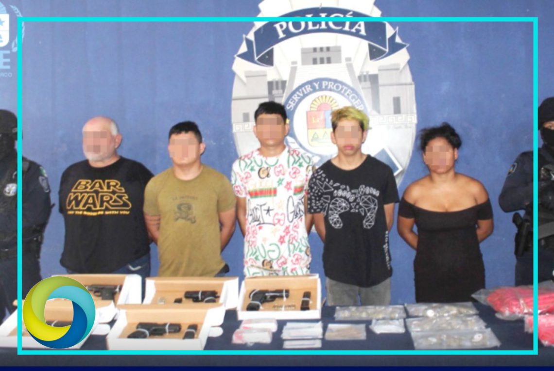 Detienen a cuatro hombres y una mujer en portación de armas de fuego y droga en la SM 325 de Cancún