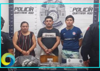 Detienen a tres hombres y una mujer en posesión de más de 100 dosis de droga en Playa del Carmen