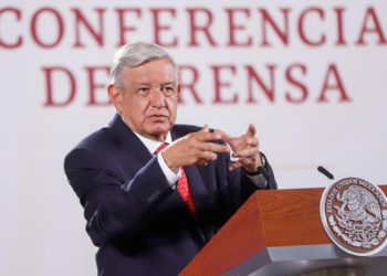 El presidente Andrés Manuel López Obrador, durante su participación en la conferencia matutina en el Palacio Nacional, hoy en la Ciudad de México (México). EFE/ Isaac Esquivel