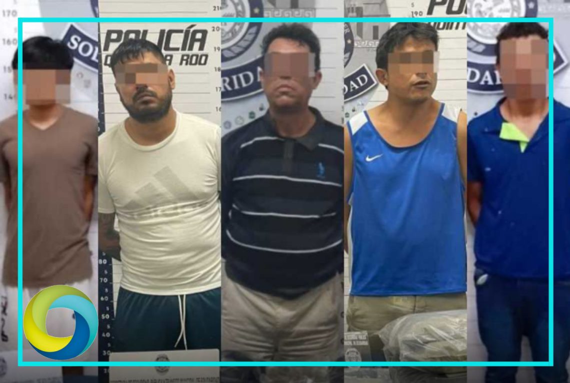 Detienen a cinco sujetos entre ellos dos menores de edad en posesión de varias dosis de droga en Playa del Carmen