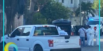 Hallan a dos personas ejecutadas en el interior de una camioneta en la R-510 de Cancún