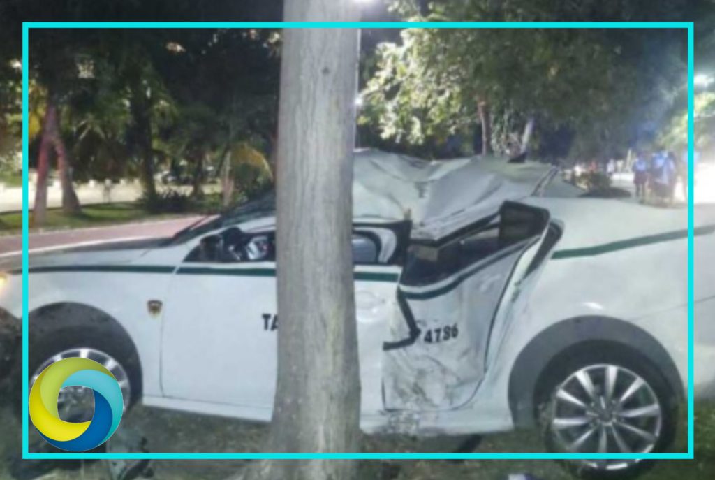 Taxista termina en el hospital tras chocar contra un árbol en la Zona Hotelera de Cancún