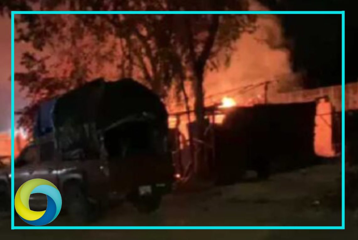 Incendio consume una vivienda en la zona irregular de Tulum