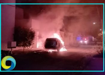 Incendian una camioneta de lujo en el fraccionamiento Plutarco Elías Calles de Chetumal