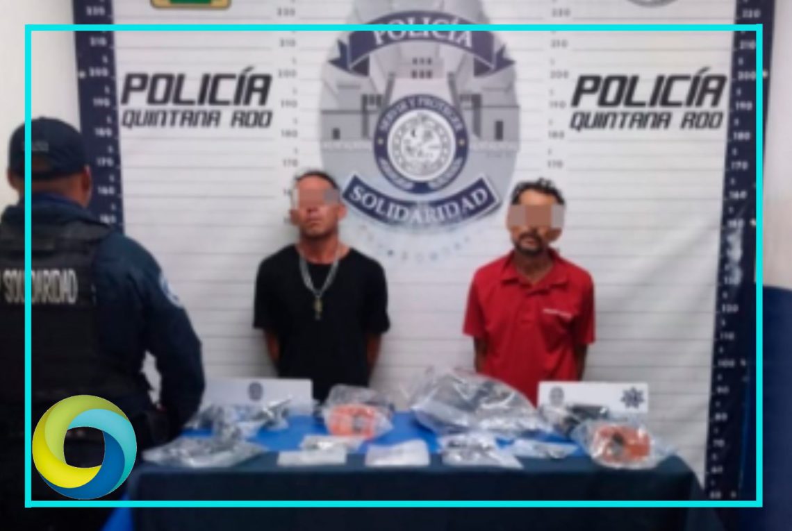 Detienen a dos sujetos armados y en posesión de varias dosis de droga en Playa del Carmen