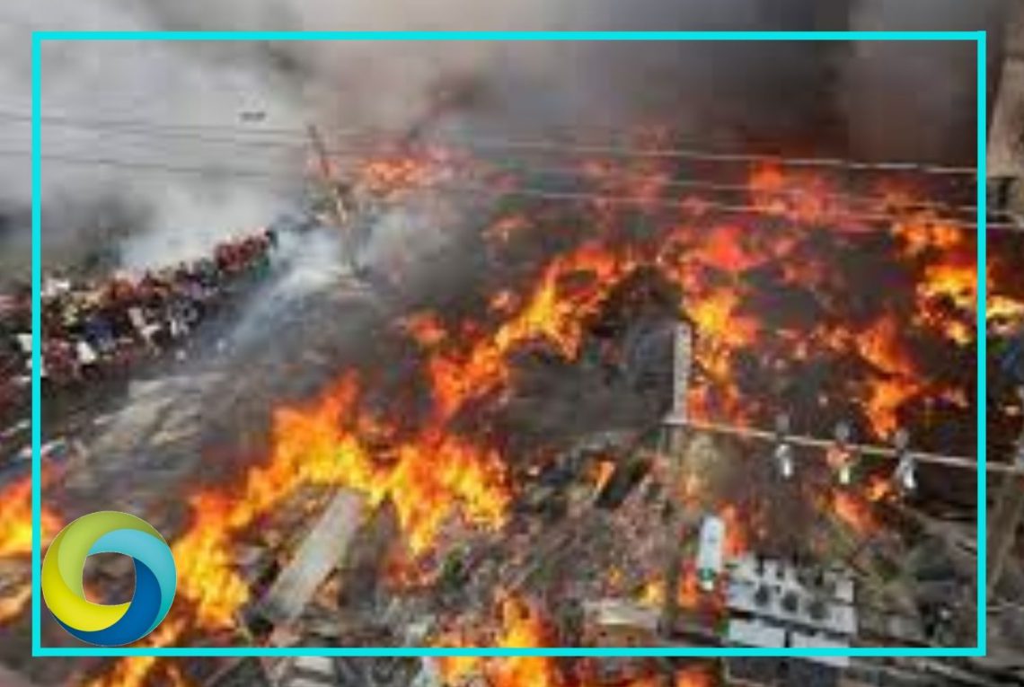 Bangladesh: Incendio arrasa con un mercado de ropa en Daca
