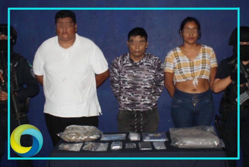 Detienen a tres presuntos narcomenudistas en un taxi en Villas Otoch Paraíso de Cancún
