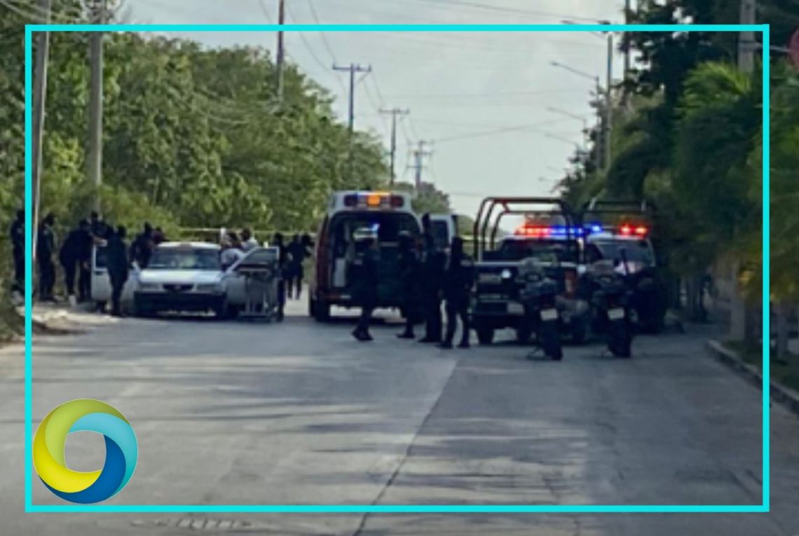 Sicarios ejecutan a una mujer y hieren a un taxista en la R-255 de Cancún