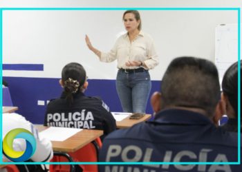 Solidaridad: Imparte Lili Campos curso de capacitación a elementos policiales en ética
