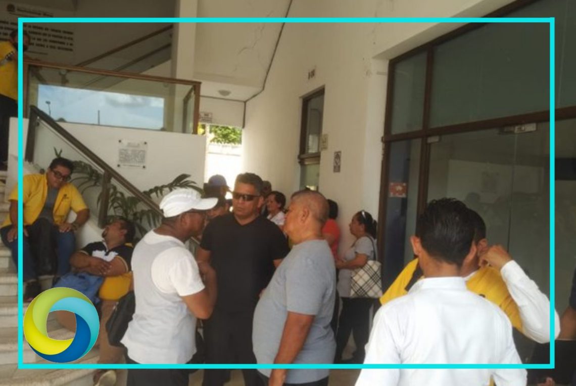 Trabajadores de Airport Cab se manifiestan para exigir pagos de liquidación en Cancún