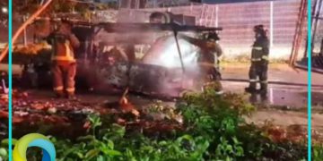Incendian una camioneta y dejan una narcomanta en Paseos del Mar de Cancún