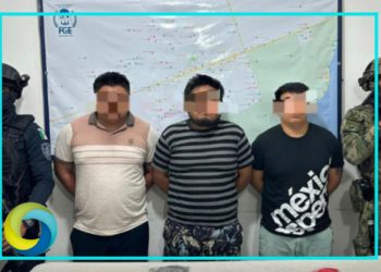 Detienen a tres presuntos narcomenudistas a bordo de un taxi en Tulum