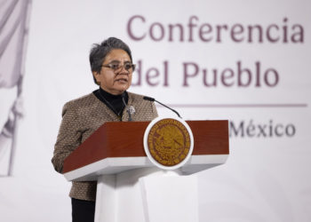 Cuauhtémoc, Ciudad de México, México, 29 de agosto de 2025. 
La doctora Claudia Sheinbaum Pardo, presidenta Constitucional de los Estados Unidos Mexicanos en conferencia de prensa matutina, “Conferencia del Pueblo”, en el Salón Tesorería de Palacio Nacional. La acompañan Raquel Buenrostro Sánchez, secretaria Anticorrupción y de Buen Gobierno y Bulmaro Juárez Pérez, divulgador de lenguas indígenas, presentador de la sección “Suave Patria”. 
Foto: Presidencia
