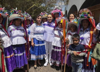 Amealco, Querétaro, México. 3 de agosto 2025. La presidenta constitucional de los Estados Unidos Mexicanos, la Doctora Claudia Sheinbaum Pardo en Asamblea del Fondo de Aportaciones para la Infraestructura Social para Pueblos y Comunidades Indígenas y Afromexicanas (FAISPIAM). Acompañan a la presidenta: Rosa Icela Rodríguez Velázquez, secretaria de Gobernación; Ariadna Montiel, secretaria de Bienestar; Leticia Ramirez coordinadora de asuntos gubernamentales; Gloria Cruz, comunidad San Juan; Rosalinda de Jesús Blas, tesorera de la comunidad de Iasopi y Adelfo Regino Montes, Director general del Instituto Nacional de los Pueblos Indígenas.

Foto: Gabriel Monroy /Presidencia