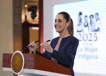 Cuauhtémoc, Ciudad de México, México, 10 de septiembre de 2025. 
La doctora Claudia Sheinbaum Pardo, presidenta Constitucional de los Estados Unidos Mexicanos en conferencia de prensa matutina, “Conferencia del Pueblo”, en el Salón Tesorería de Palacio Nacional. La acompañan Édgar Amador Zamora, secretario de Hacienda y Crédito Público; Bertha Gómez Castro, subsecretaria de Egresos de la Secretaría de Hacienda y Credito Público; María del Carmen Bonilla, subsecretaria de Hacienda y Crédito Público; Rodrigo Mariscal, titular de la Unidad de Planeación Económica y Miguel Ángel Elorza Vásquez, coordinador de Infodemia. 
Foto: Presidencia